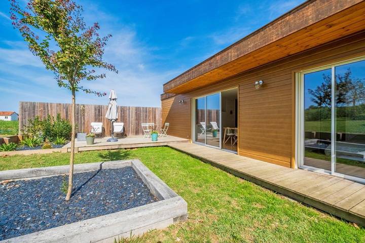 Location de vacances pour 3 personnes, avec Terrasse ainsi que Jardin et Vue à Cagnotte (Landes)