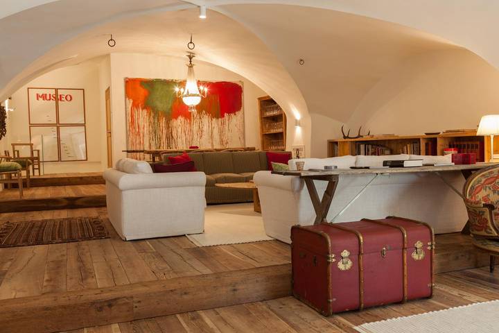 Ganze Wohnung, Ches'Ota: Historisches Engadinerhaus mit Garten und moderner Note in La Punt-Chamues-ch, Sankt Moritz