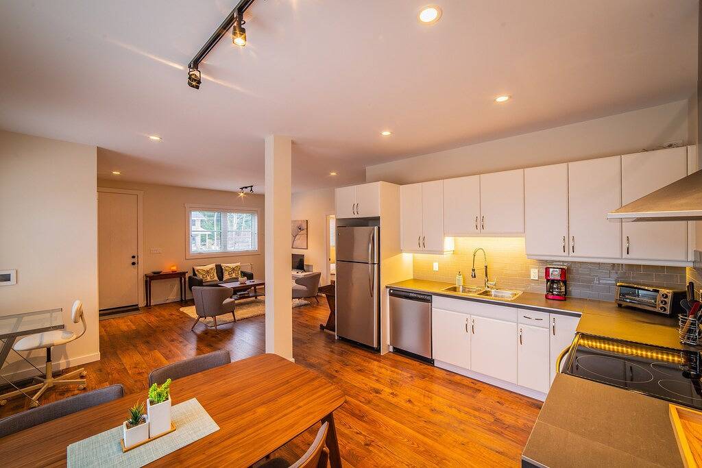 Ganze Wohnung, Modern suite with glacier view in Nelson, Whitewater Ski Resort