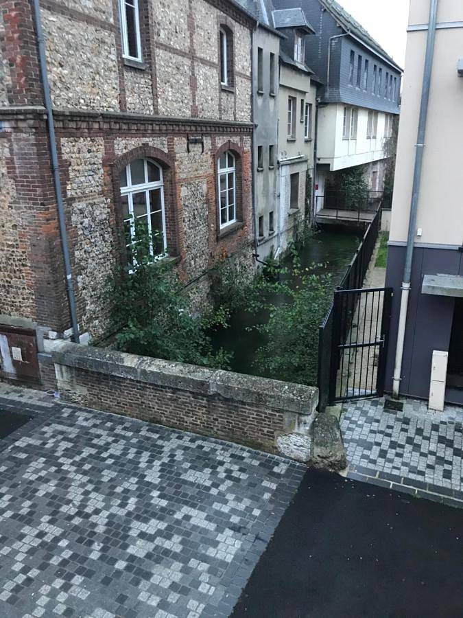Appartement entier, La licorne { T2 tous confort} centre ville in Pont-Audemer, Région de Bernay