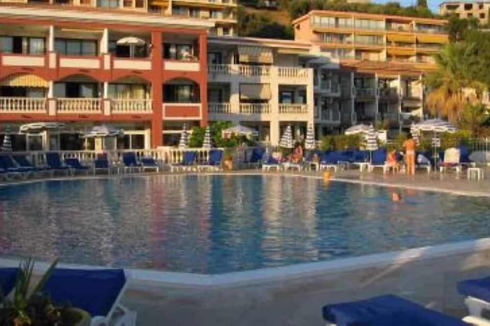 Entire apartment, In the warm and sweet-smelling sun of French Riviera in Villefranche-sur-Mer, Nice region