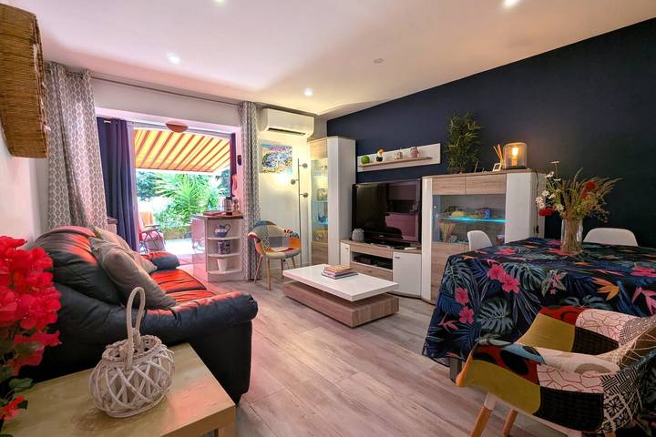 Apartamento entero, Apartamento de vacaciones para 2 personas con jardín in Saint-Mandrier-sur-Mer, Costa mediterránea (Francia)