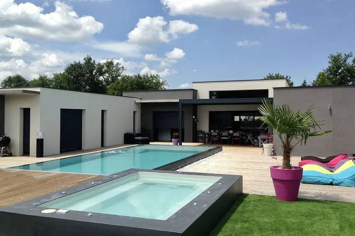 Villa für 10 Personen, mit Whirlpool und Terrasse sowie Garten - 1