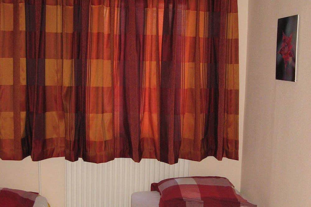 Comfortabele en zonnige bungalow bij strand, duinen en bloemvollenvelden in Sint Maartensvlotbrug, Nederlandse Noordzeekust