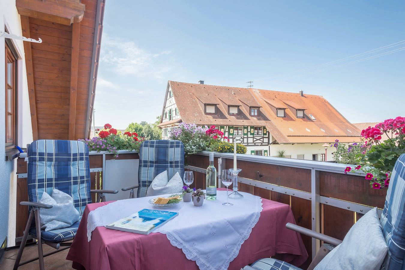 Appartement entier, Appartement de vacances 'Haus Desor' avec vue sur le lac, Wi-Fi, balcon in Kressbronn am Bodensee, Region Bodensee-Oberschwaben
