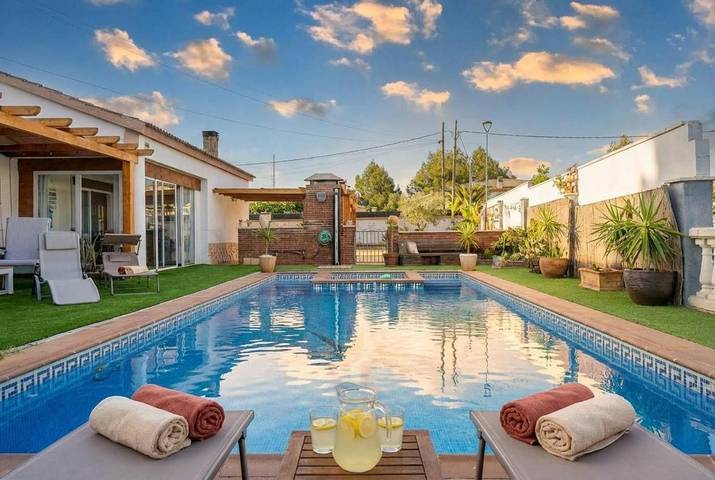 Casa rural para 7 personas, con Balcón y Terraza además de Jardín y Piscina en Calafell - 2