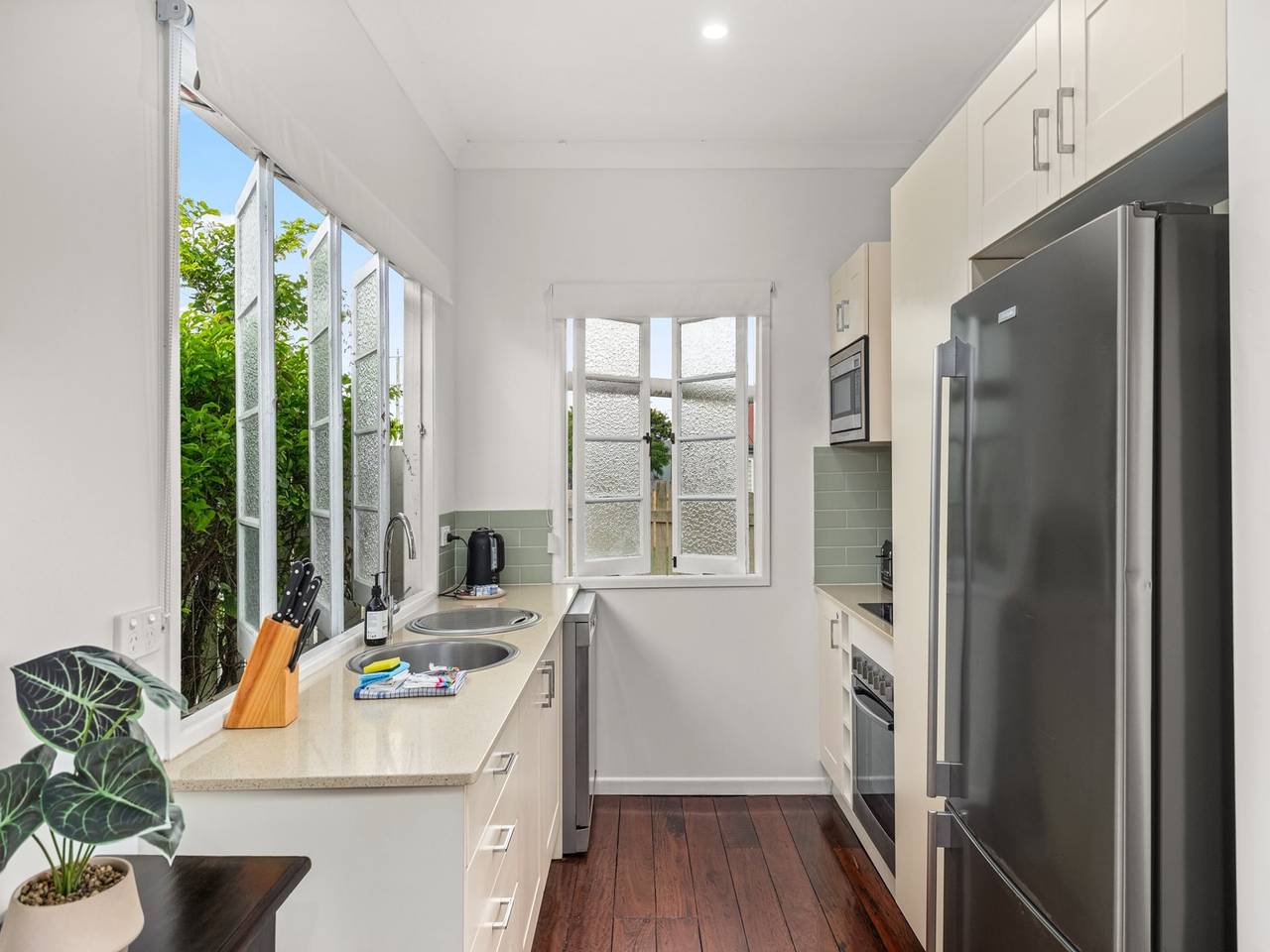 Charming 1-Bed Cottage with Garden Retreat in Brisbane, Moreton Bay