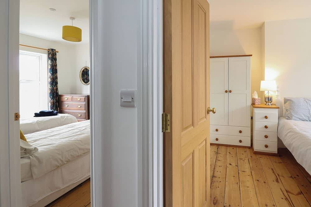 Osborne House, pet friendly, with a garden in Rhayader in Rhayader, Powys
