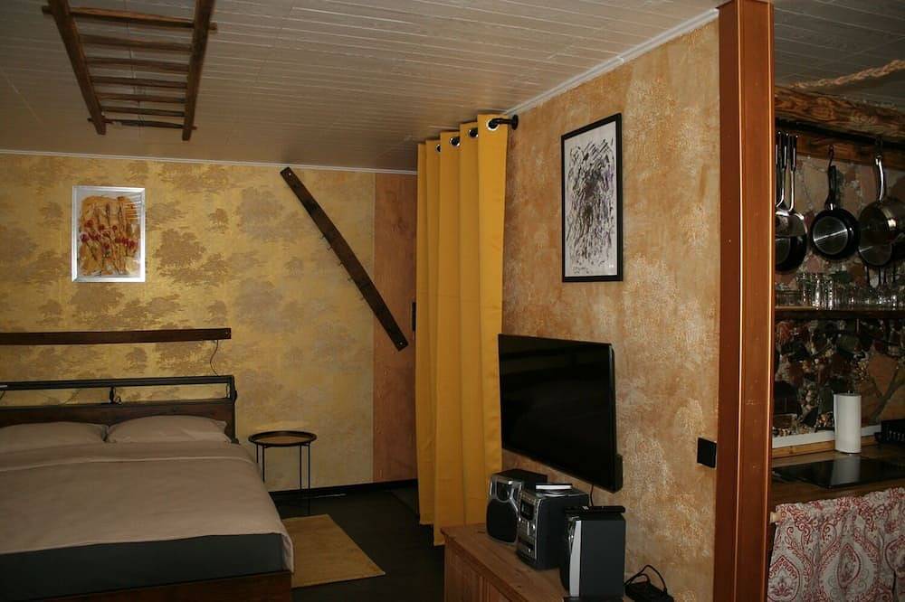 Ganze Wohnung, Wasgau - Blick  - Ferienwohnung am Schöntalweiher  ( Hunde sind willkommen ) in Ludwigswinkel, Landkreis Südwestpfalz