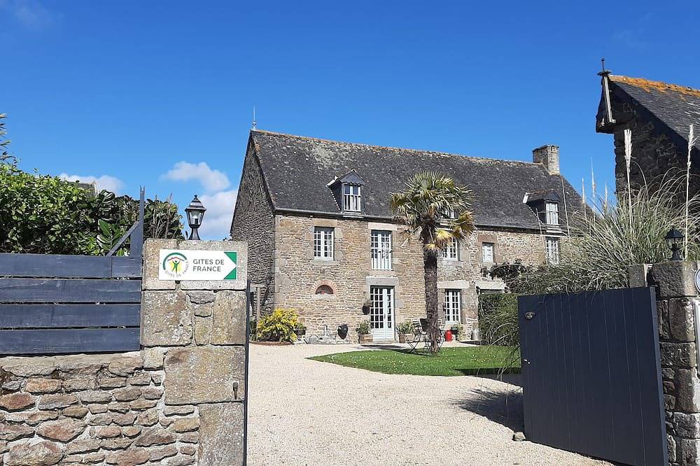 Le Pigeonnier a une superficie d'environ 120 mètres carrés in Saint-Hélen, Région de Dinan