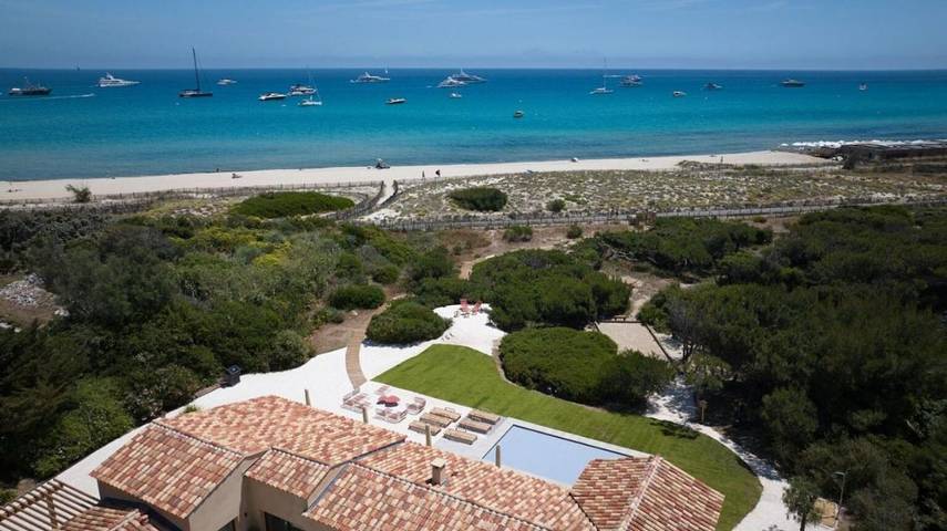 Chambre d’hôte pour 10 personnes, avec piscine et jacuzzi ainsi que sauna et jardin