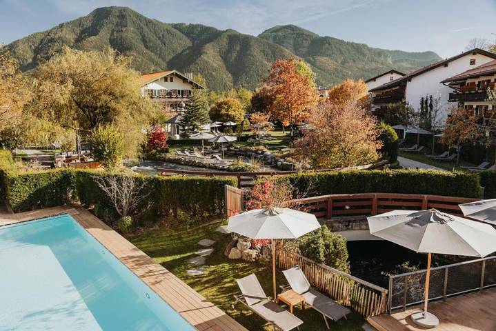 Hotel für 6 Personen, mit Balkon und Whirlpool sowie Terrasse und Garten in Kreuth