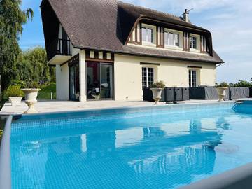 Location de vacances pour 8 personnes, avec balcon et piscine ainsi que vue et jardin, adapté aux familles à Condé-sur-Seulles