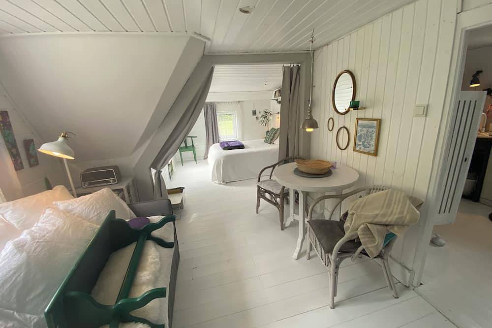 Ganze Wohnung, Künstlerkate Villa Lilia - Wohnen unterm Dach in Hasselberg, Schleswig-Flensburg