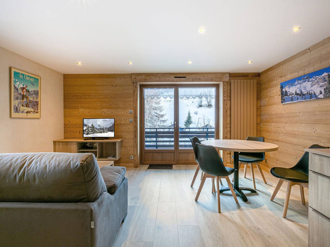 Appartement entier, Appartement cosy près des pistes, 3*, capacité 6, avec Wifi in La Clusaz, Région d'Annecy