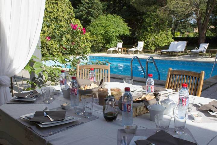 Location de vacances pour 15 personnes, avec vue ainsi que piscine et jardin, animaux acceptés à Montussan - 2