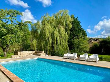 Gîte pour 6 personnes, avec vue et jardin ainsi que piscine et vue sur le lac dans Bray (Saône-et-Loire)