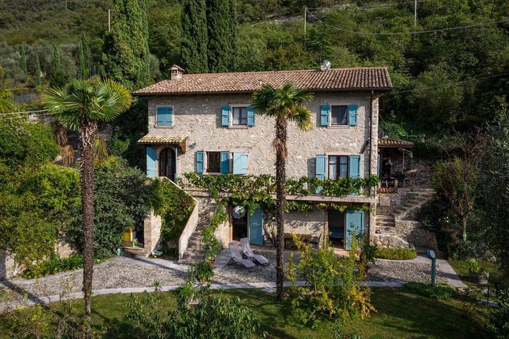 Ferienwohnung für 5 Personen, mit Balkon und Terrasse sowie Garten und Seeblick in Malcesine