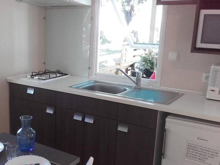 Camping du Petit Pont - Mobilheim 4 personen - 20m² + Überdachte Holzterrasse 8m². 2/4 Pers. in Arvert, Côte de Beauté