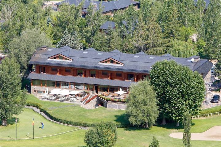 Hotel para 2 personas, con piscina además de jardín y sauna - 1