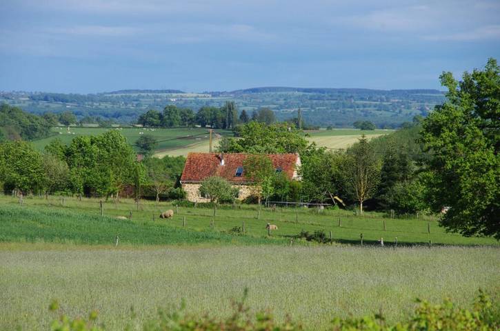 Maison de vacances avec piscine à Sainte-Anne in Ygrande, Allier