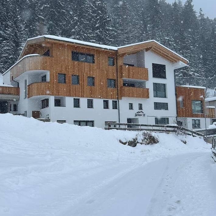 BnB für 6 Personen, mit Balkon und Terrasse sowie Ausblick in Sankt Anton am Arlberg