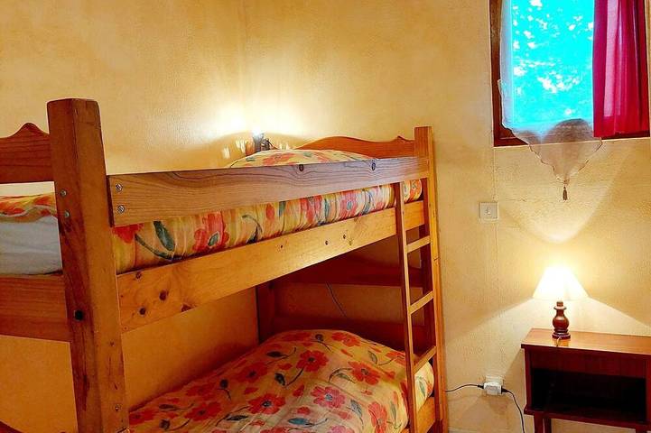 Location de vacances pour 8 personnes, avec piscine et jardin à Bessas - 4
