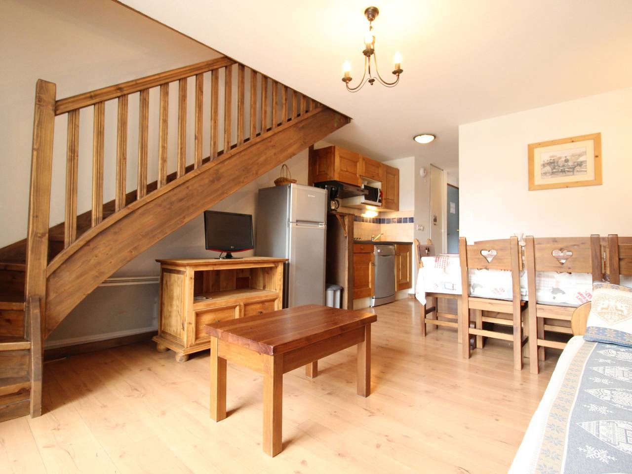 Geheel appartement, 3-bedroom duplex for 8 with beautiful village view in Aussois in Aussois, Saint-Jean-de-Maurienne regio