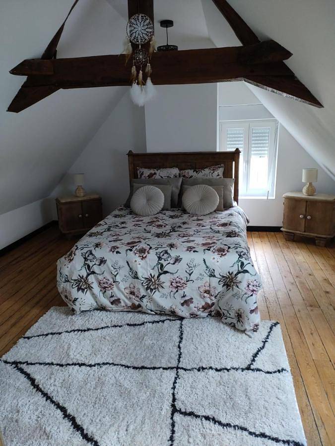 Gîte pour 6 personnes, avec terrasse à Lavaqueresse