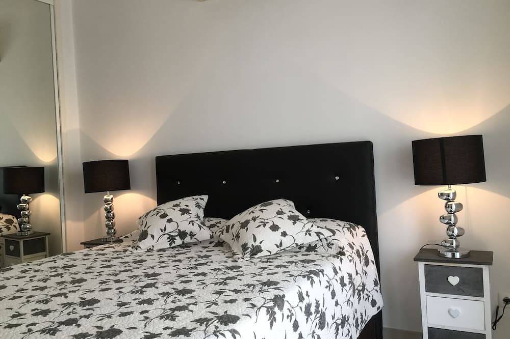 Villa in einem Golfplatz, in der Nähe der Strände, Schwimmbad 50 Meter entfernt, gratis Wifi in Budens, Faro Distrikt