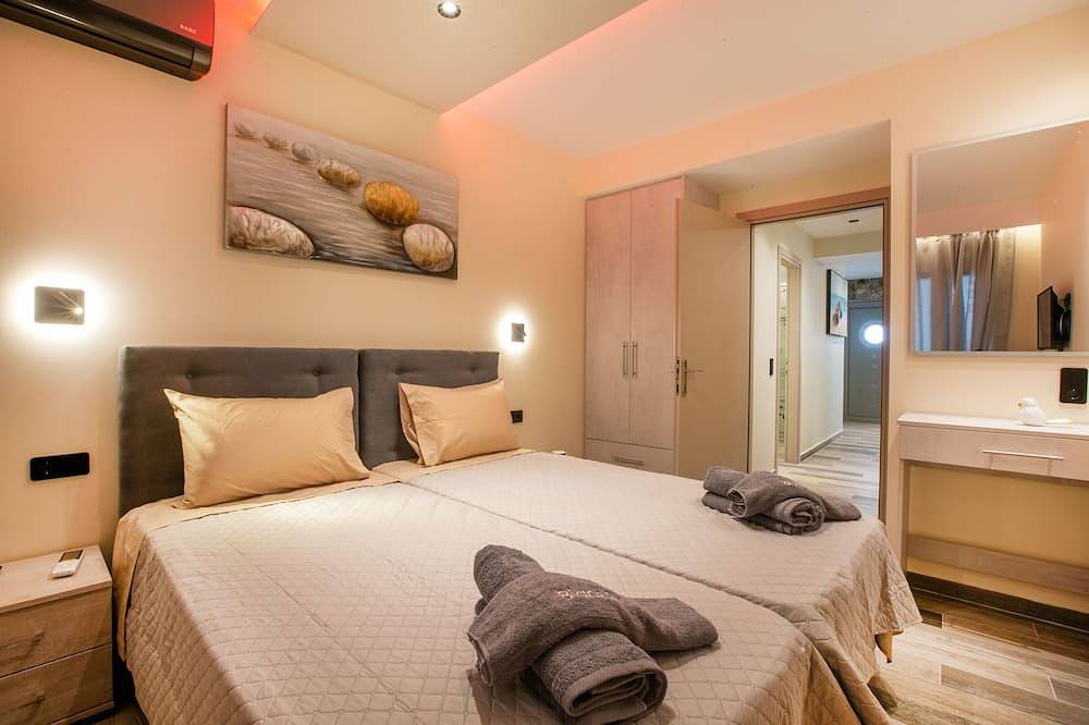 Black Rocks Family, Luxury Seafront Beach Maisonette in Agios Gordios, Korfu