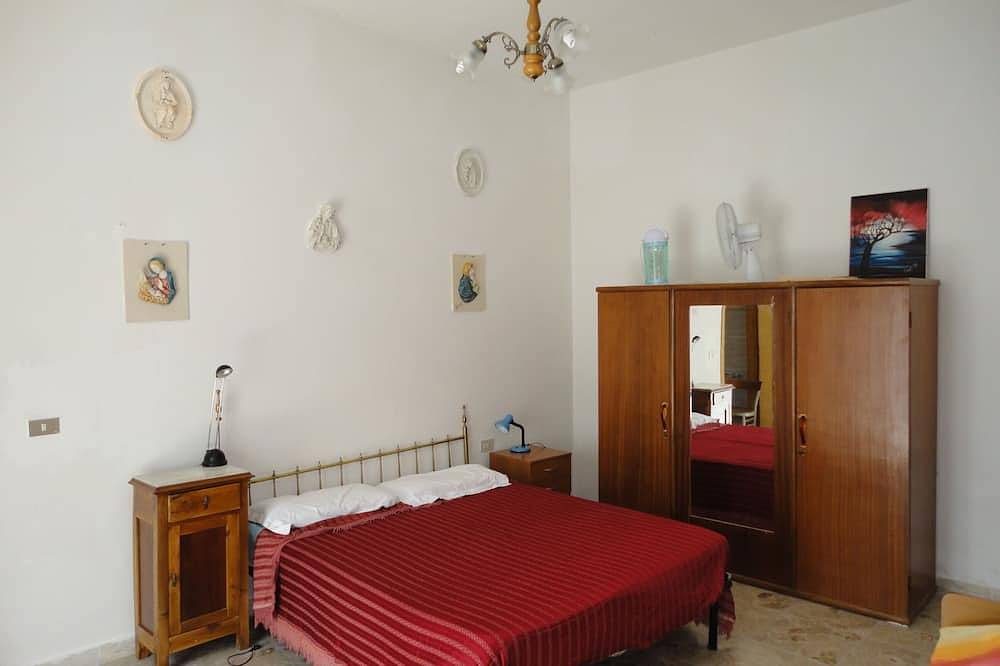 Big house with garden among hills of vineyards 5 min. from the sea in Chieti Province