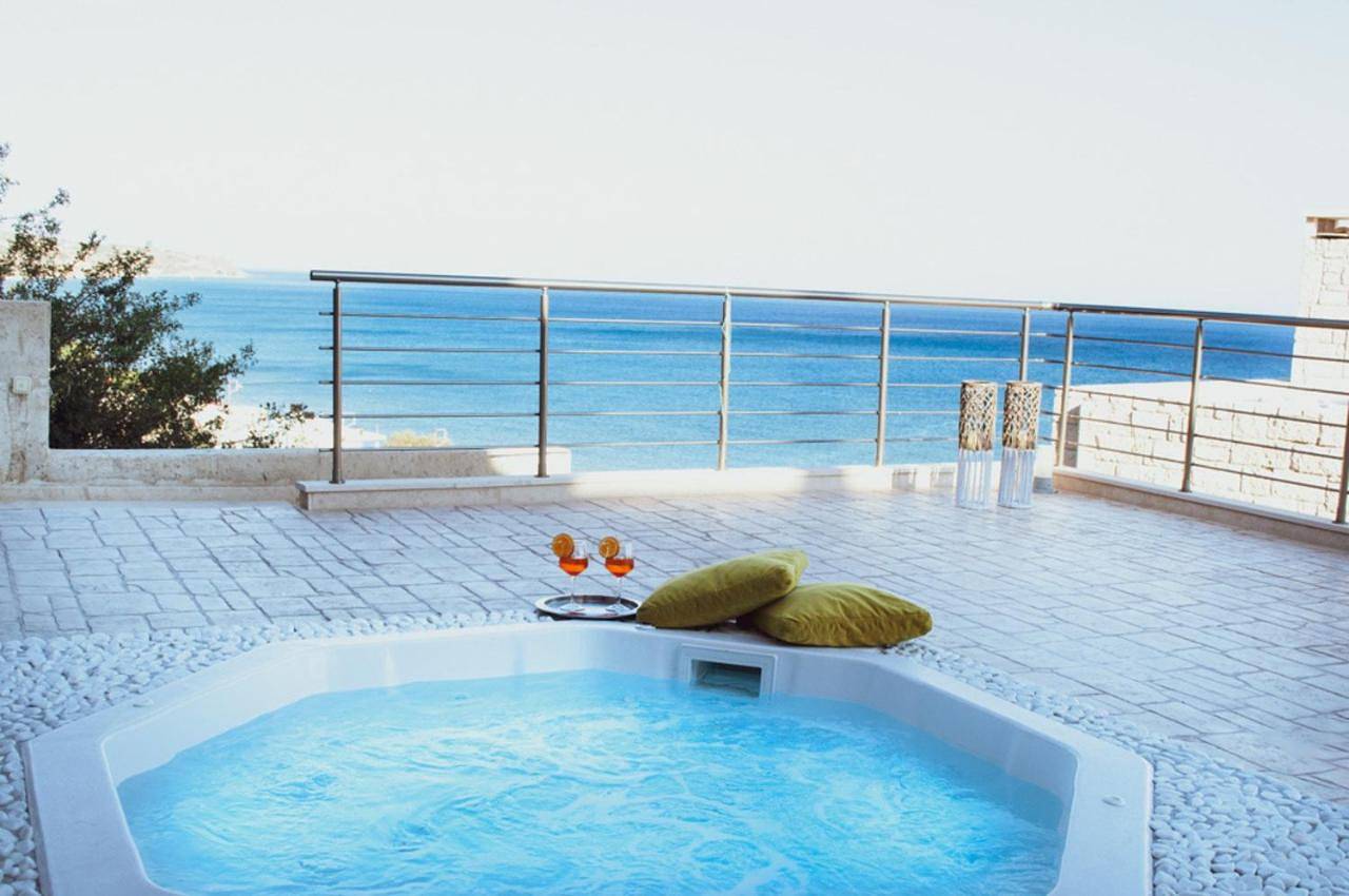 Private Luxury Villa with Whirlpool - Walk to Beach in Kastri, Iraklio-Heraklion und Umgebung