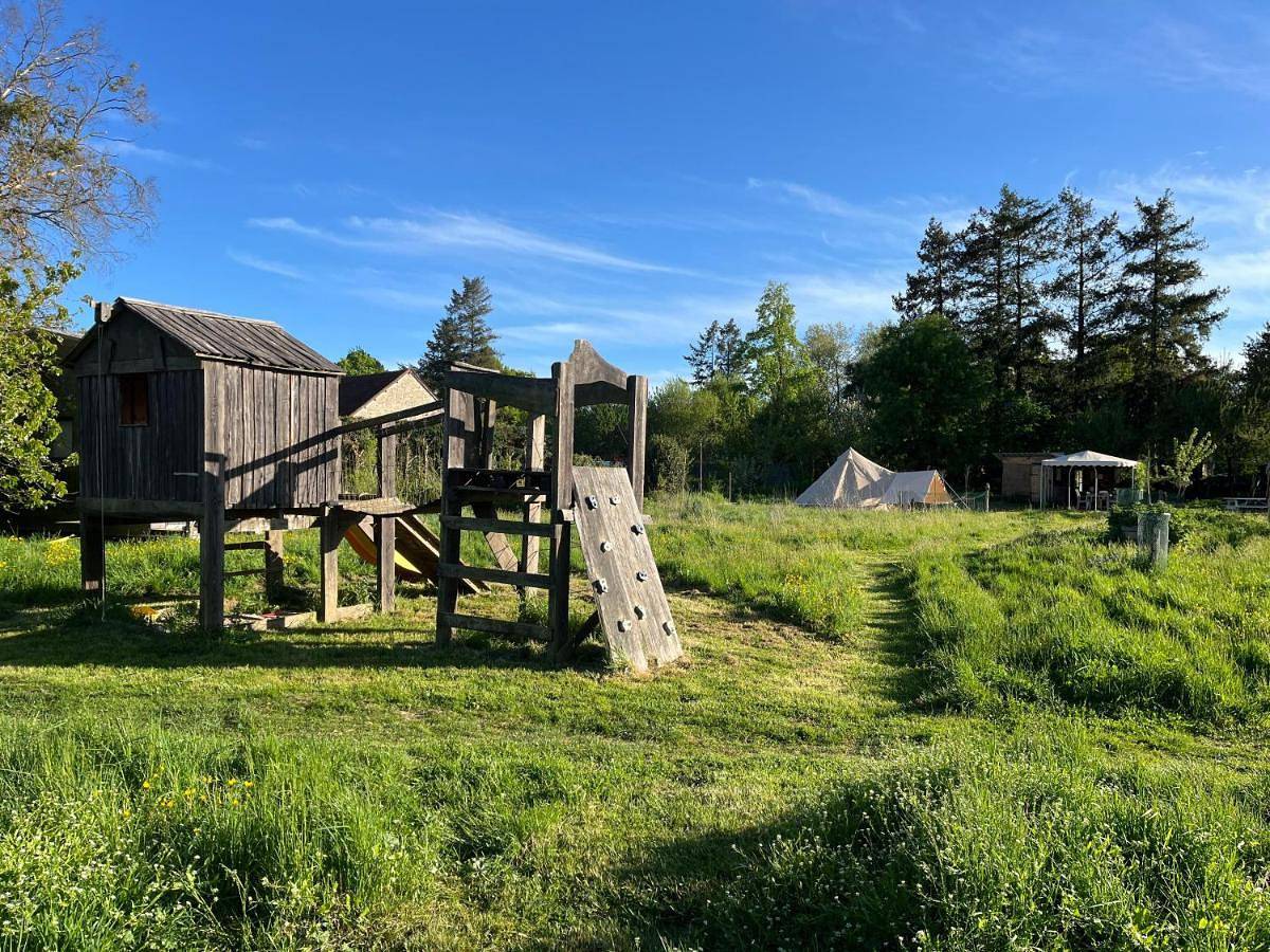 Tentes Bohèmes dans un écolieu avec piscine hors-sol in Péault, Région de La Roche-sur-Yon