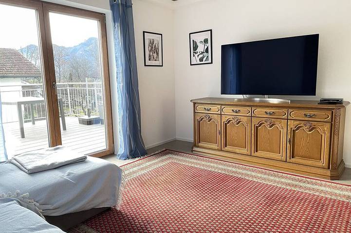 Ganze Wohnung, Ferienwohnung, 86qm, bis zu 4 Personen, Bad, Küche und großer Dachterrasse in Nußdorf am Inn, Bayerische Alpen