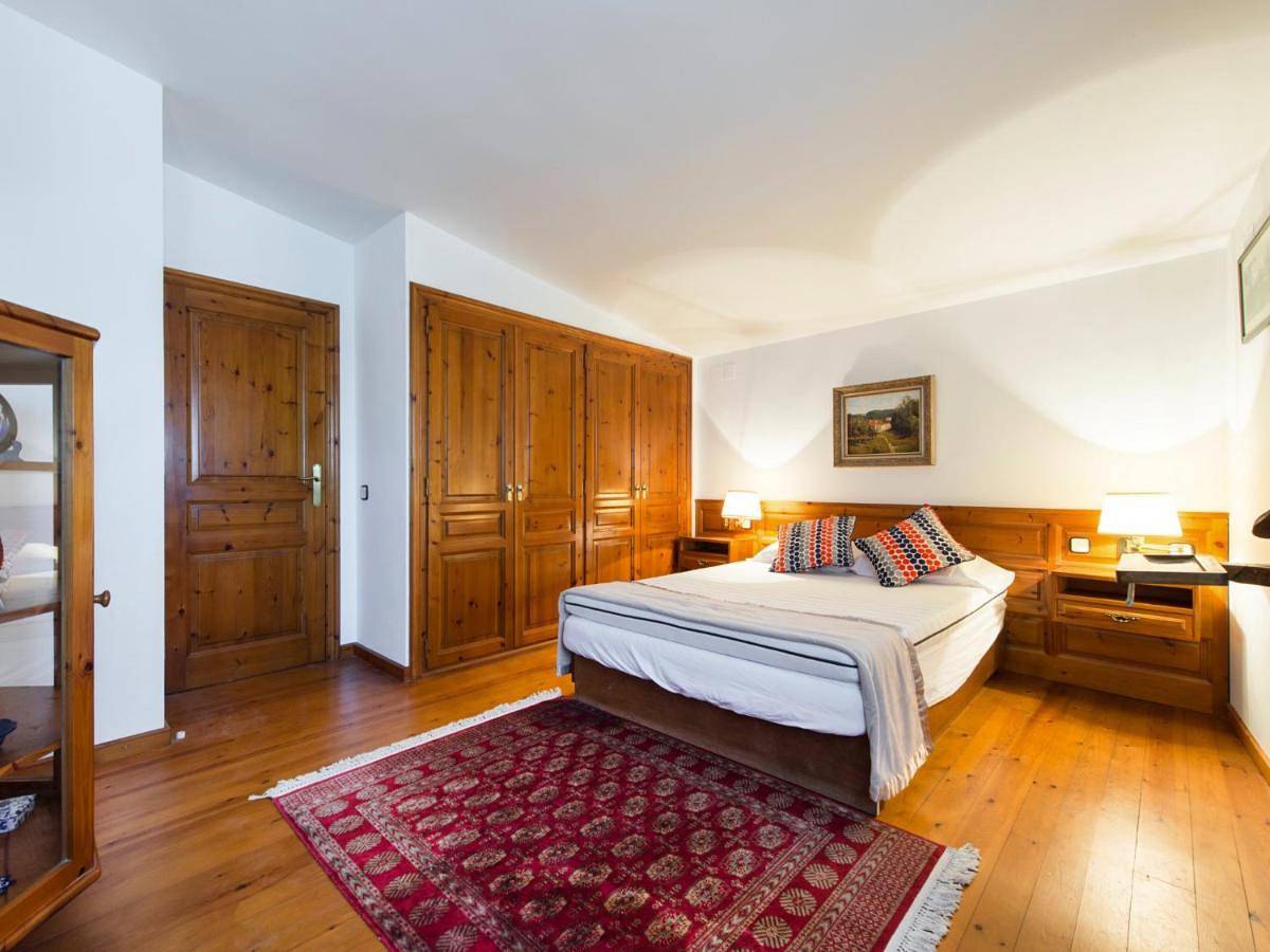 Five-Bedroom House in Alt Penedès, Penedes DO