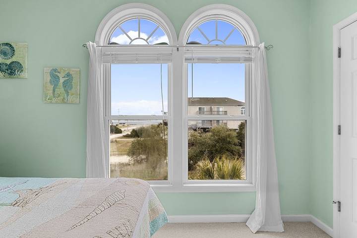 Beach rental for 6 people, with balcony and yard, with pets in Emerald Isle