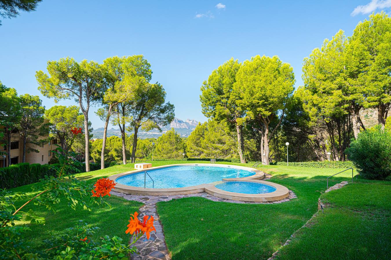 Appartement entier, Luxueux appartement à Altea, avec piscine, Wi-Fi, jardin et terrasse. in Altea La Vella, Altea