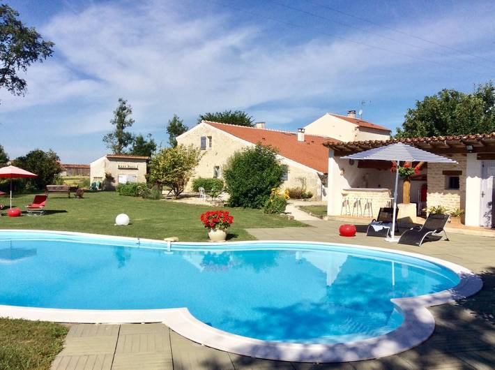 Chambre d’hôte pour 5 personnes, avec piscine et jardin en Charente-Maritime - 2