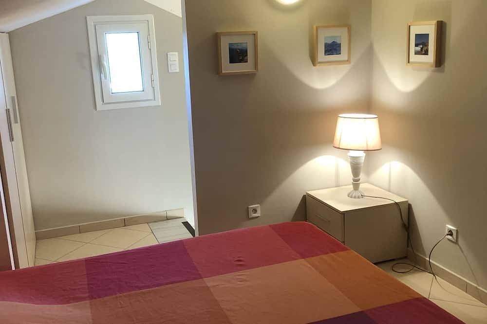 Air-conditioned Duplex, ideally located for exploring Corsica, beach 200 m in Losari, Belgodère