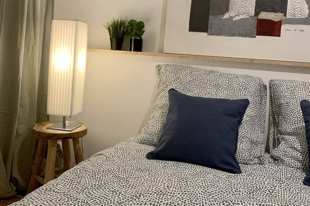 Private bedroom plus shower room and toilet in Bron, Rhône