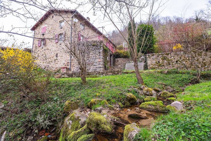 Casa de vacaciones "Le Bramefont" con terraza privada, jardín compartido y Wi-Fi in Dornas, Parc naturel régional des Monts d'Ardèche