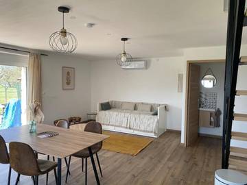 Location de vacances pour 7 personnes, avec piscine ainsi que jacuzzi et jardin à Scorbé-Clairvaux