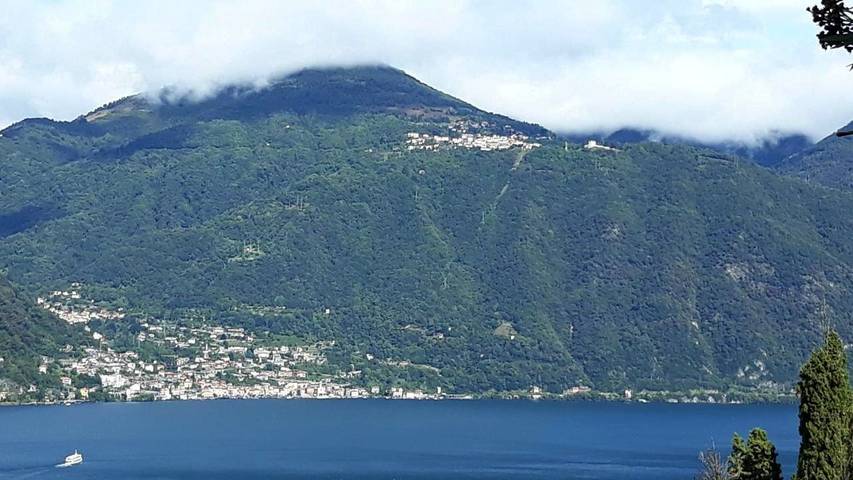 Location de vacances pour 5 personnes, avec vue ainsi que vue sur le lac et jardin, animaux acceptés dans Nesso - 3