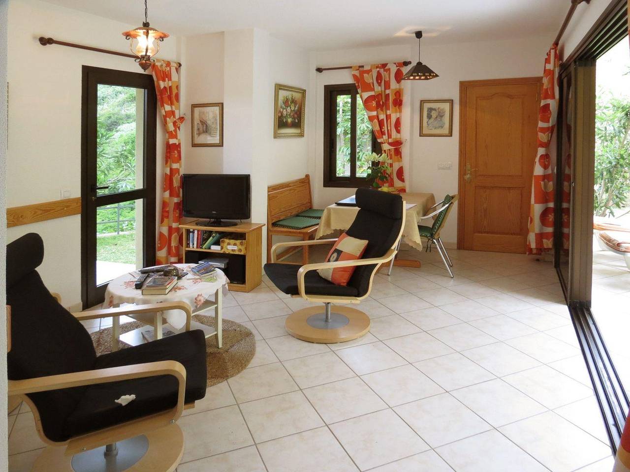 Apartamento vacacional entero, Fewo Romantico, ruhige Lage, 2 Terrassen, 2 Gärten, Sonne pur den ganzen Tag, mit Pool und Parkplatz in Lomo Román, Santa Úrsula