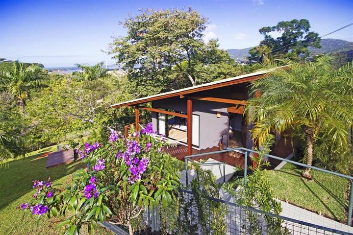 Casas e apartamentos de temporada para 2 pessoas, com vista para o lago e jardim e ainda vista em Lagoa da Conceição