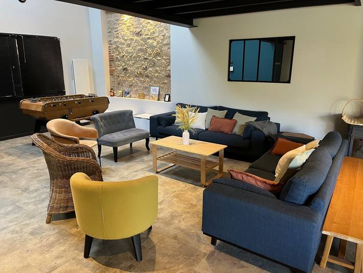 Gîte pour 8 personnes, avec jardin et piscine ainsi que terrasse et vue sur le lac