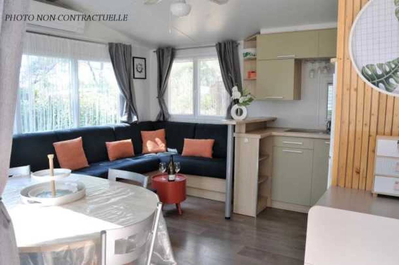 Camping 4 étoiles - Piscine in Castelnau-de-Guers, Côte d'Améthyste