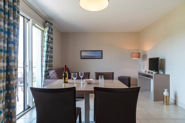 Gîte pour 4 personnes, avec balcon ainsi que piscine et jardin dans Plage Sables Blancs - 2