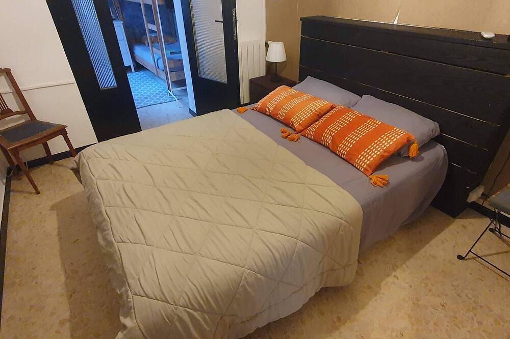 Cosy house Intra-muros, air conditioning, parking, exterior in Aigues-Mortes, Côte d'Améthyste